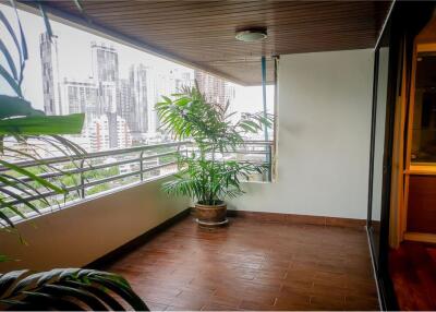 Newly Renovated! Modern 3+1Bed with unblocked view and balcony for rent in Asoke - 920071001-9541