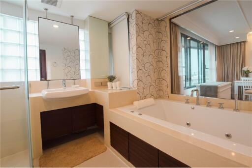 Newly Renovated! Modern 3+1Bed with unblocked view and balcony for rent in Asoke - 920071001-9541