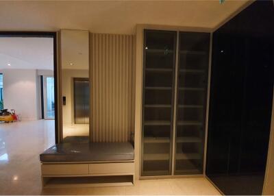 Baan Lux Sathon 3 Bedrooms For Sale 42MB - 920071001-4654