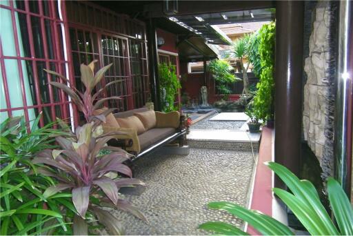 PATONG 3  BEDROOMS POOL VILLA FULLY FURNISHED