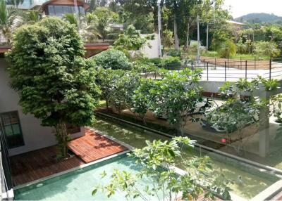 Villa with swimming pool for sale in Kathu on land of 1220 sqm