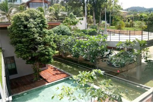 Villa with swimming pool for sale in Kathu on land of 1220 sqm