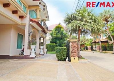 265 Sqm., 4 Beds, 4 Baths House listed for ฿ 12,700,000.