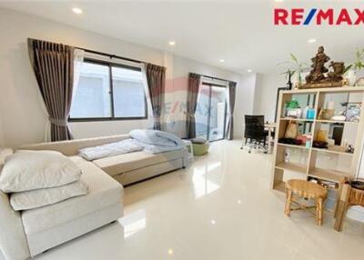 89 Sqm., 3 Beds, 2 Baths Townhouse listed for ฿ 2,990,000.