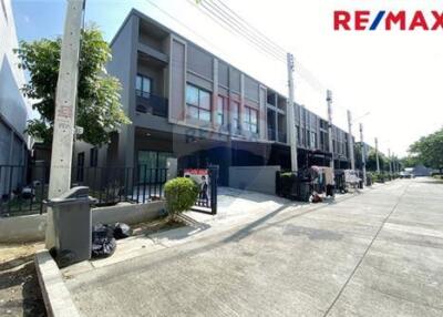 89 Sqm., 3 Beds, 2 Baths Townhouse listed for ฿ 2,990,000.