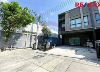 89 Sqm., 3 Beds, 2 Baths Townhouse listed for ฿ 2,990,000.