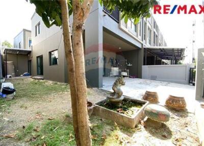 89 Sqm., 3 Beds, 2 Baths Townhouse listed for ฿ 2,990,000.