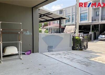 89 Sqm., 3 Beds, 2 Baths Townhouse listed for ฿ 2,990,000.