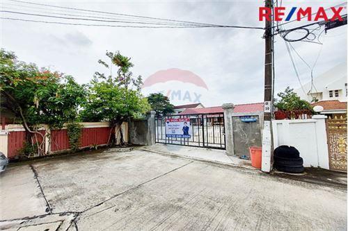 110 Sqm. Land listed for ฿ 14,400,000.