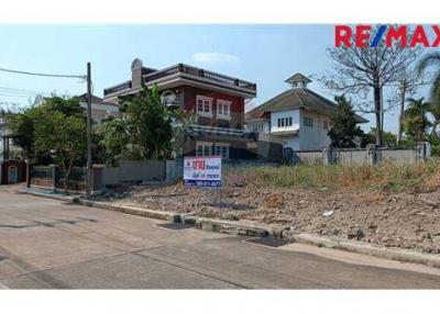 352 Sqm. Land listed for ฿ 4,224,000.