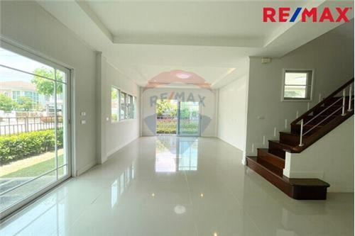 469 Sqm., 4 Beds, 3 Baths House listed for ฿ 7,000,000.