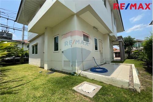 469 Sqm., 4 Beds, 3 Baths House listed for ฿ 7,000,000.