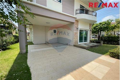 469 Sqm., 4 Beds, 3 Baths House listed for ฿ 7,000,000.