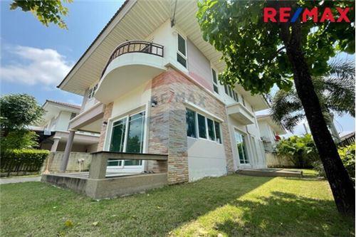 469 Sqm., 4 Beds, 3 Baths House listed for ฿ 7,000,000.