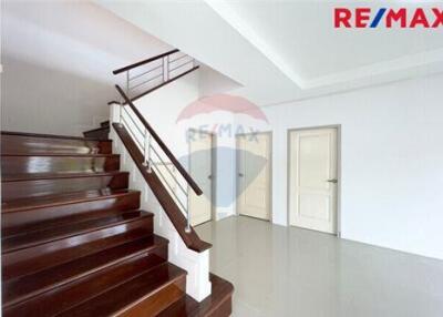 467 Sqm., 4 Beds, 3 Baths Townhouse listed for ฿ 6,800,000.