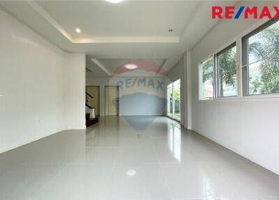 467 Sqm., 4 Beds, 3 Baths Townhouse listed for ฿ 6,800,000.