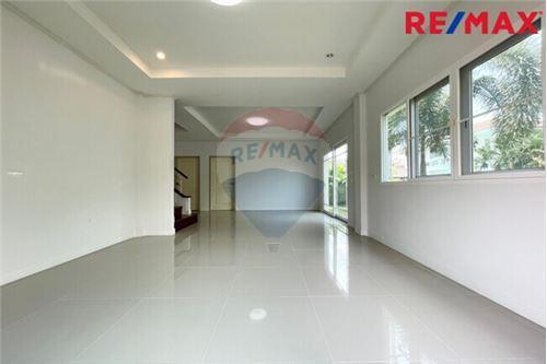 469 Sqm., 4 Beds, 3 Baths House listed for ฿ 7,000,000.