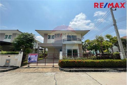 469 Sqm., 4 Beds, 3 Baths House listed for ฿ 7,000,000.