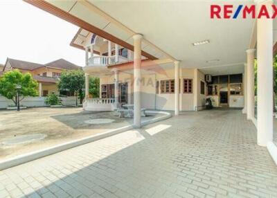 380 Sqm., 3 Beds, 3 Baths Townhouse listed for ฿ 10,500,000.