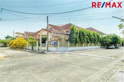 380 Sqm., 3 Beds, 3 Baths Townhouse listed for ฿ 10,500,000.