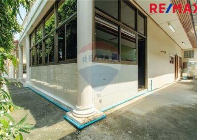 380 Sqm., 3 Beds, 3 Baths Townhouse listed for ฿ 10,500,000.