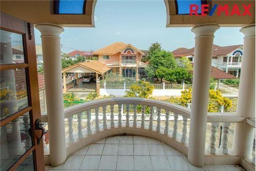 380 Sqm., 3 Beds, 3 Baths Townhouse listed for ฿ 10,500,000.