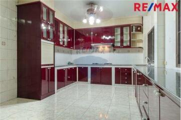 380 Sqm., 3 Beds, 3 Baths Townhouse listed for ฿ 10,500,000.