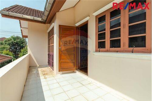 380 Sqm., 3 Beds, 3 Baths Townhouse listed for ฿ 10,500,000.