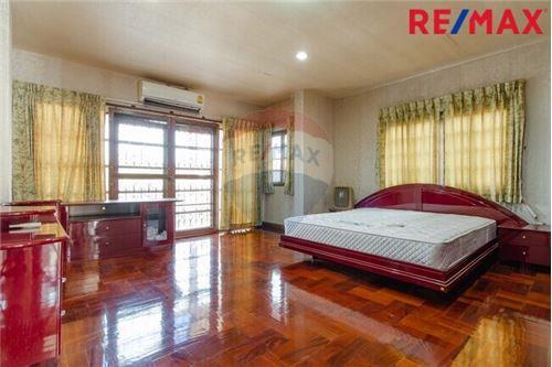 380 Sqm., 3 Beds, 3 Baths Townhouse listed for ฿ 10,500,000.