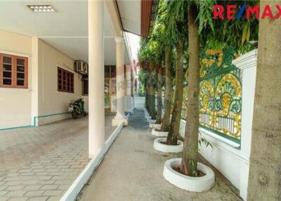 380 Sqm., 3 Beds, 3 Baths Townhouse listed for ฿ 10,500,000.