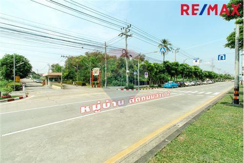 380 Sqm., 3 Beds, 3 Baths Townhouse listed for ฿ 10,500,000.