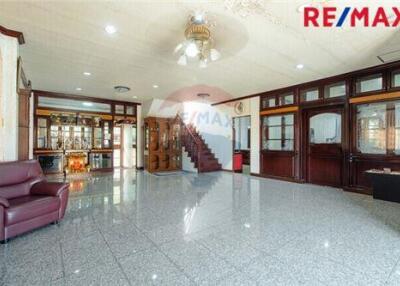 380 Sqm., 3 Beds, 3 Baths Townhouse listed for ฿ 10,500,000.