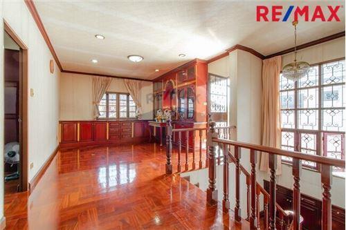 380 Sqm., 3 Beds, 3 Baths Townhouse listed for ฿ 10,500,000.