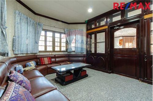 380 Sqm., 3 Beds, 3 Baths Townhouse listed for ฿ 10,500,000.