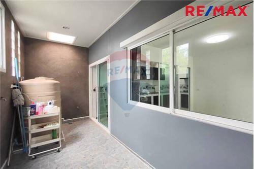 88 Sqm., 3 Beds, 2 Baths Townhouse listed for ฿ 2,250,000.