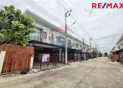 88 Sqm., 3 Beds, 2 Baths Townhouse listed for ฿ 2,250,000.