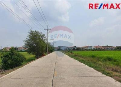 33,600 Sqm. Land listed for ฿ 52,500,000.