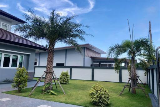 LUXURIOUS 5 BEDROOMS VILLA FOR SALE IN SONGKHLA!!