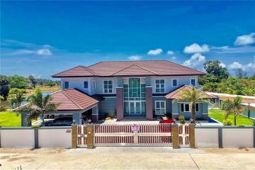 LUXURIOUS 5 BEDROOMS VILLA FOR SALE IN SONGKHLA!!