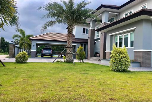 LUXURIOUS 5 BEDROOMS VILLA FOR SALE IN SONGKHLA!!