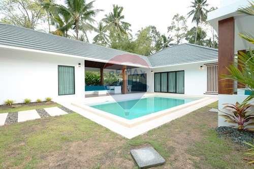 Pool Villa for sale ready to move in