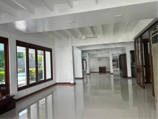 HOUSE  4 Bedrooms 4 Bathrooms Size 450sqm. Ekkamai for Rent 200,000 THB