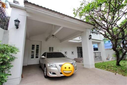 HOUSE  3 Bedrooms 3 Bathrooms Size 250sqm. Ekkamai for Rent 85,000 THB