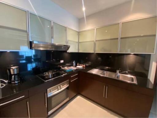 3 Bedrooms 4 Bathrooms Size 220sqm. Royal Residence Park for Rent 140,000 THB