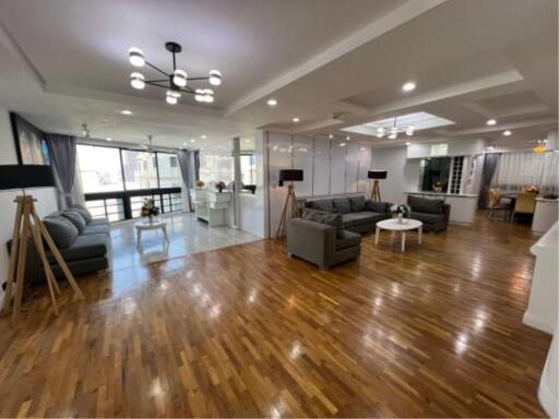 3 Bedrooms 3 Bathrooms Size 223sqm. President Park for Rent 70,000 THB