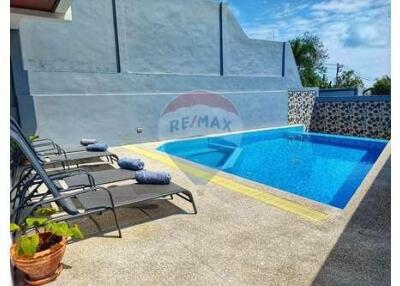 Stunning 4-bedroom sea view villa available to rent