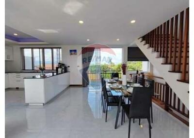 Stunning 4-bedroom sea view villa available to rent