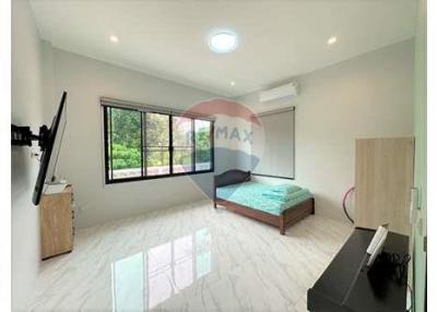 2 Bedroom House for Sale in  Khlong Haeng, Ao Nang, Krabi