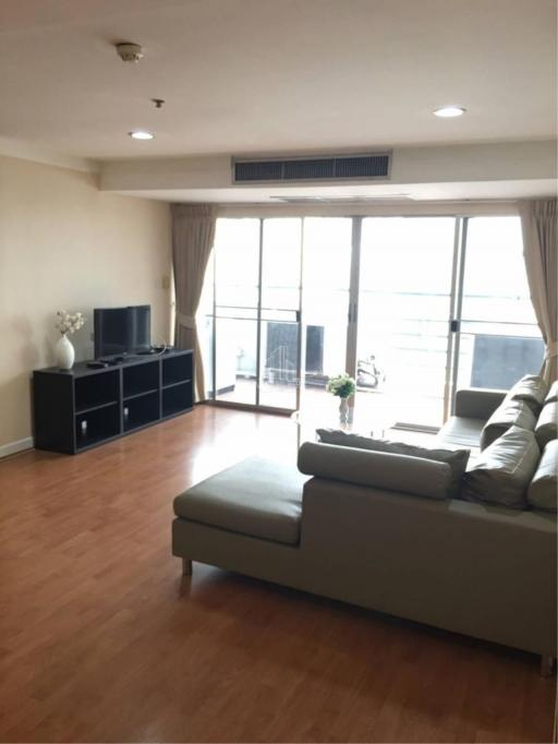 Pet Friendly  For Rent 3 Bed 2 Bath Condo Waterford Diamond Sukhumvit 30/1 Close to BTS Phrom Phong/Thonglor