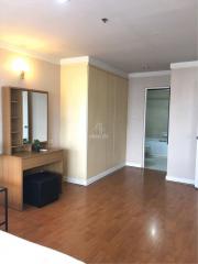 Pet Friendly  For Rent 3 Bed 2 Bath Condo Waterford Diamond Sukhumvit 30/1 Close to BTS Phrom Phong/Thonglor